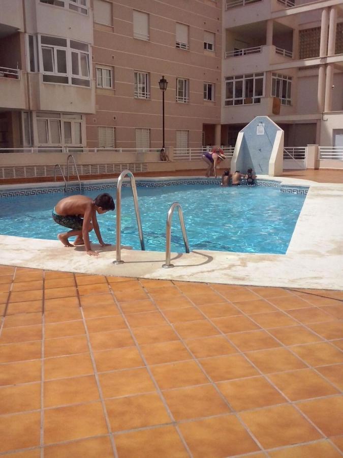 Apartamento con piscina y terraza a 50 metros de la playa Roquetas de Mar Exterior foto
