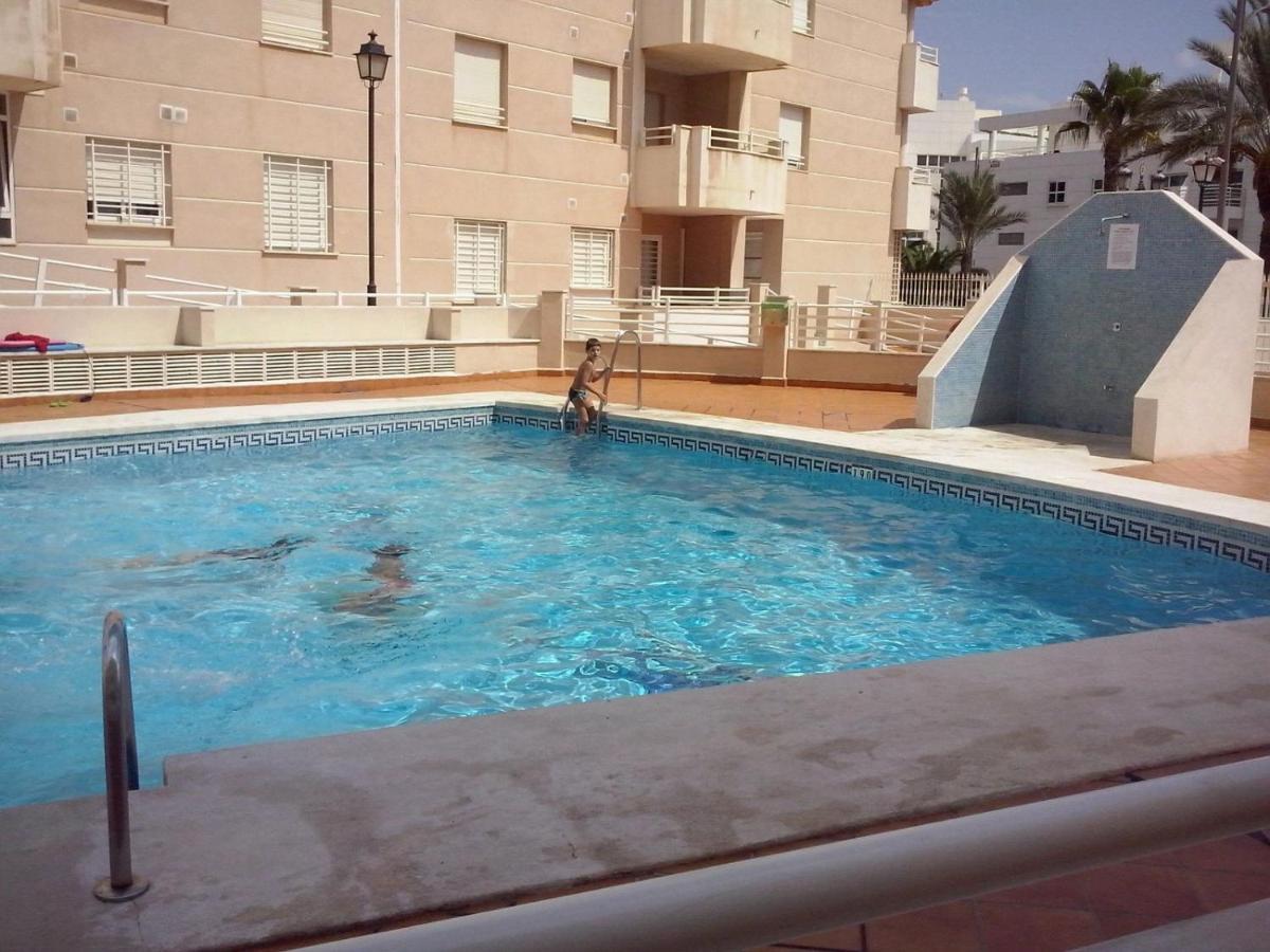 Apartamento con piscina y terraza a 50 metros de la playa Roquetas de Mar Exterior foto