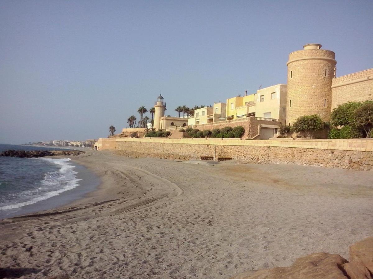 Apartamento con piscina y terraza a 50 metros de la playa Roquetas de Mar Exterior foto