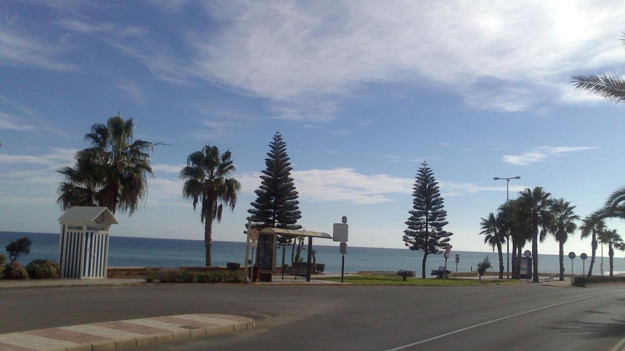 Apartamento con piscina y terraza a 50 metros de la playa Roquetas de Mar Exterior foto