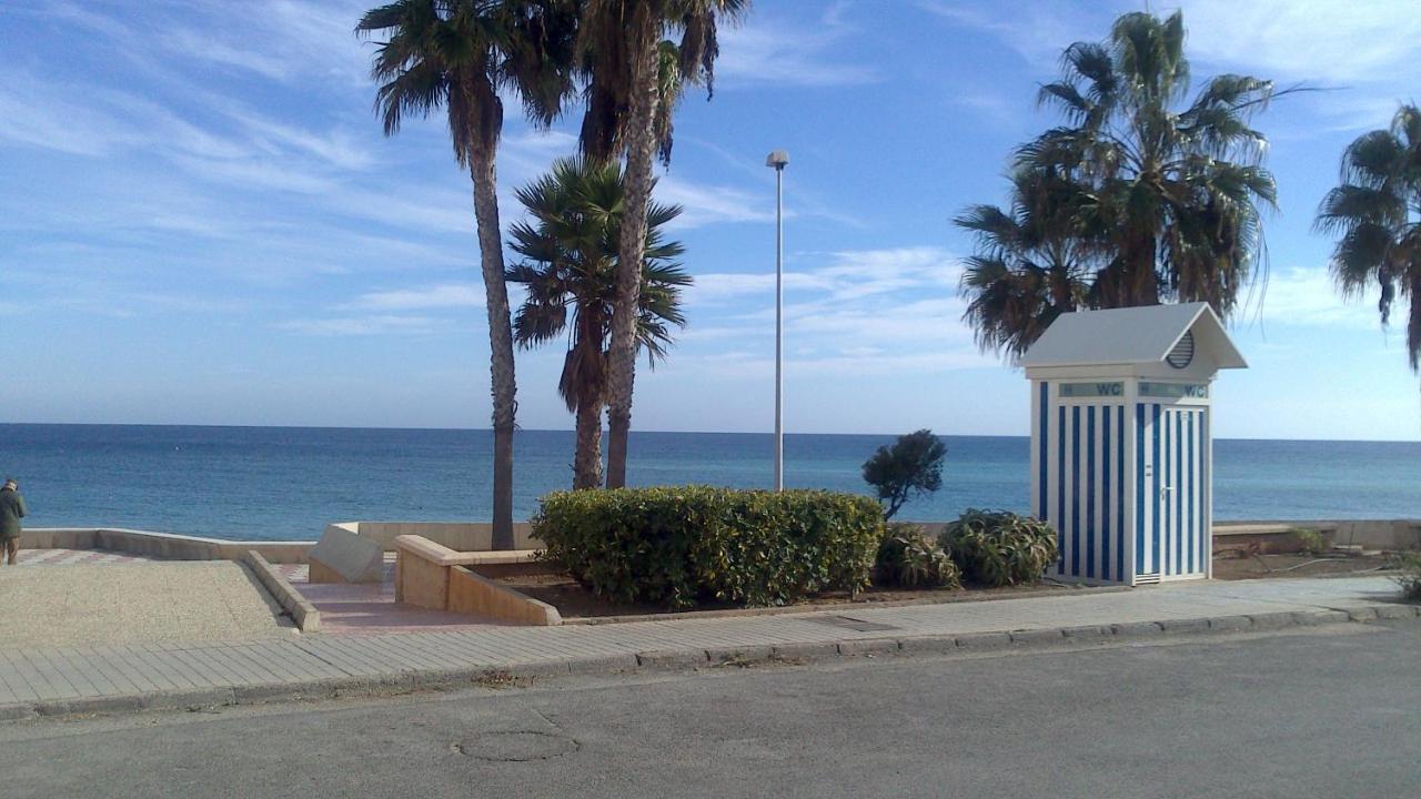 Apartamento con piscina y terraza a 50 metros de la playa Roquetas de Mar Exterior foto